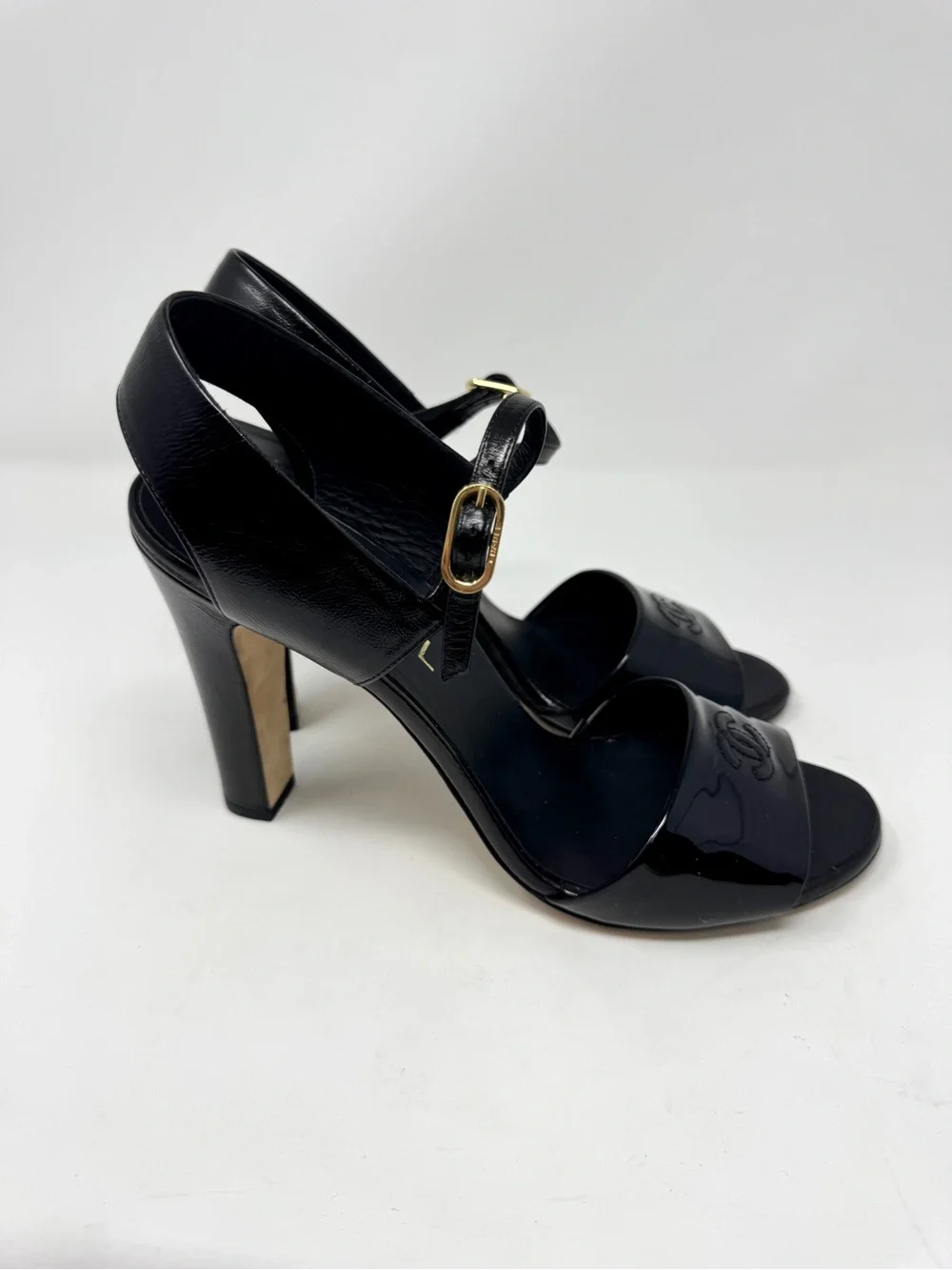CHANEL Black Patent Leather Slingback Sandals with CC Logo